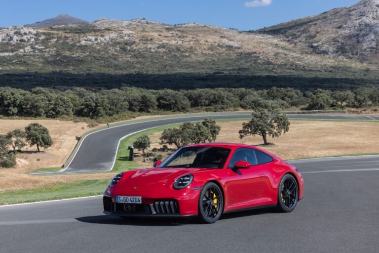 2025 Porsche 911 Carrera 4 GTS