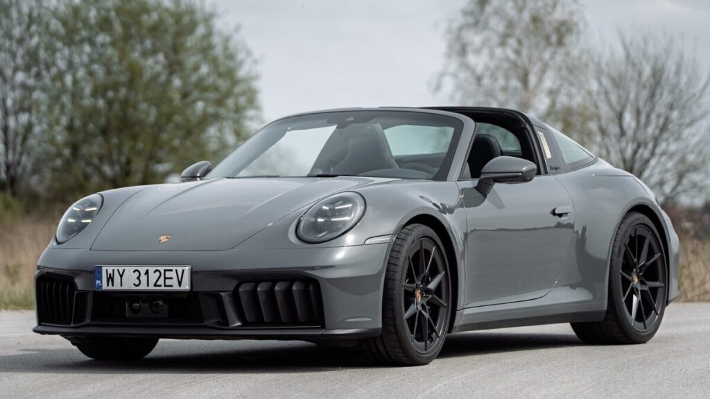 Hybrydowe Porsche 911 GTS: Nowa era motoryzacji czy piękno w klasycznej formie?