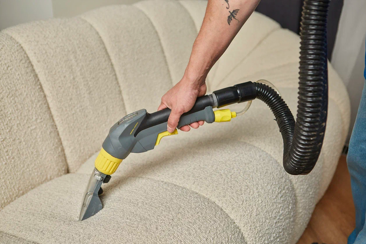 Przewodnik po czyszczeniu tapicerki samochodowej: domowe metody na odświeżenie wnętrza auta