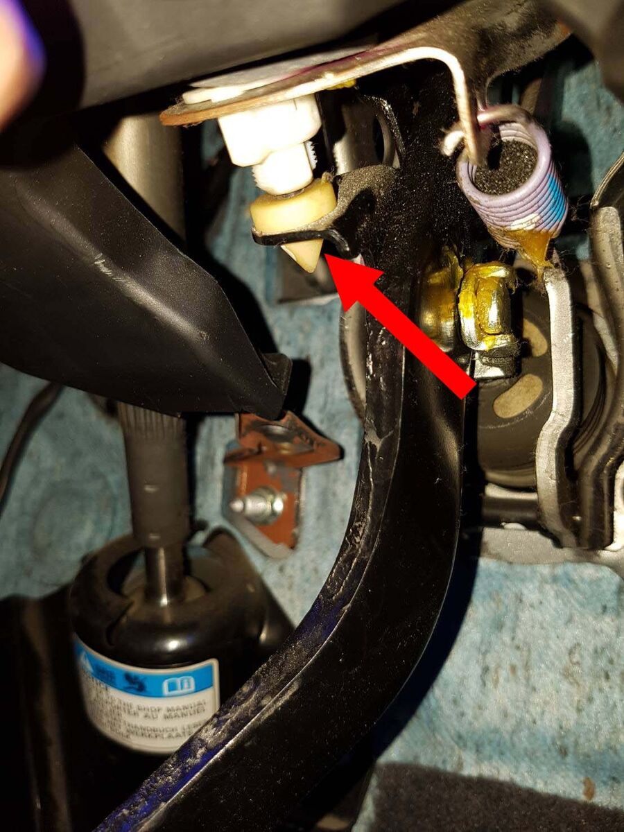 Honda Civic VIII: Benzyna 1.8 i-VTEC – awaria czujnika położenia pedału hamulca. Objawy