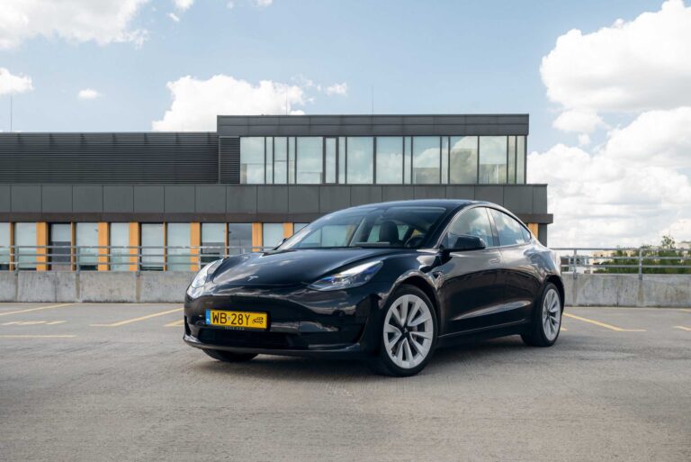 Zabytkowe elektryki w przyszłości: Jak zachować przywileje przy rejestracji na żółtych tablicach?