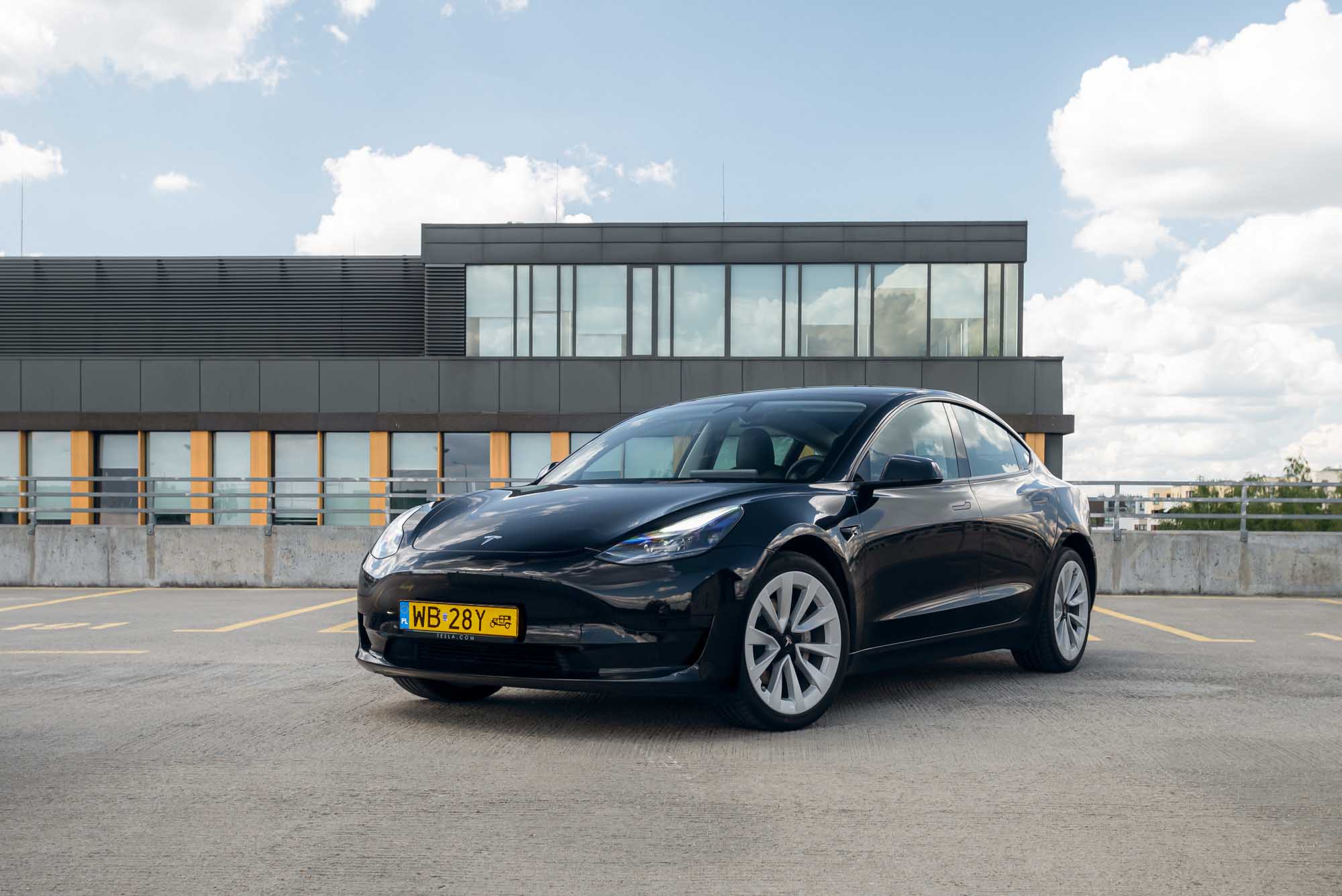 Zabytkowe elektryki w przyszłości: Jak zachować przywileje przy rejestracji na żółtych tablicach?