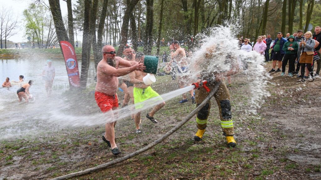 Śmigus-dyngus: Tradycja radości czy ryzyko mandatu? Sprawdź