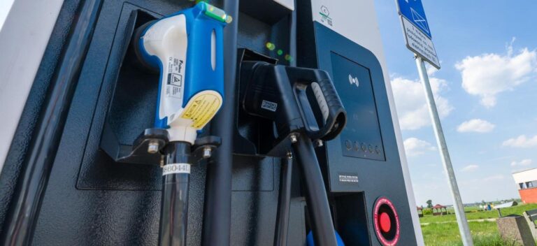 Nowe stacje ładowania dla elektryków przy drogach szybkiego ruchu – GDDKiA ogłasza przetarg na 31 lokalizacji