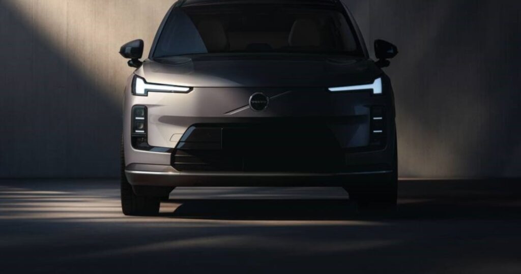 Nowe Volvo XC70: Szwedzki SUV z hybrydowym napędem na podbój chińskiego rynku