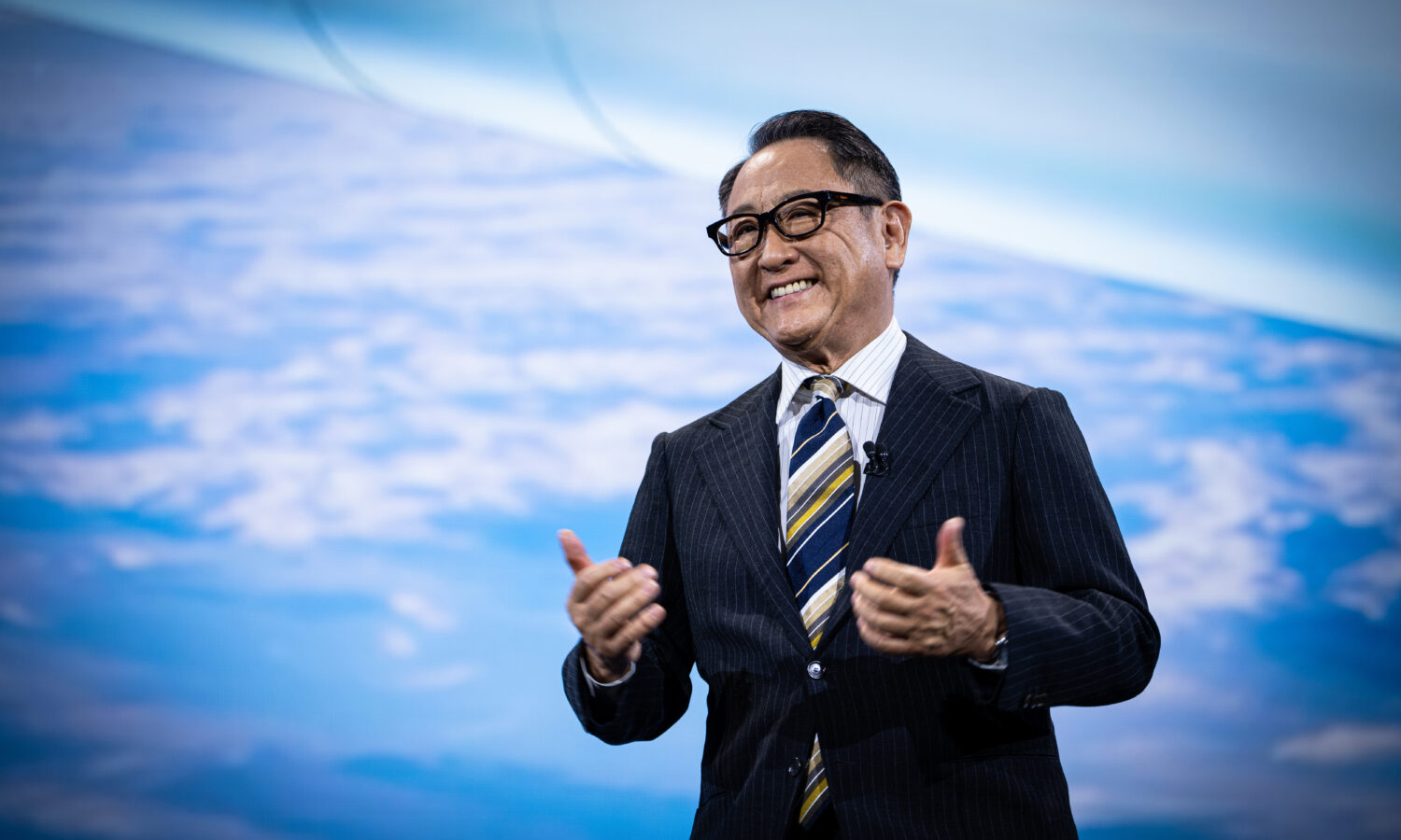 Akio Toyoda uhonorowany Nagrodą Lidera Branży przez SAE za wkład w przyszłość mobilności i edukację STEM