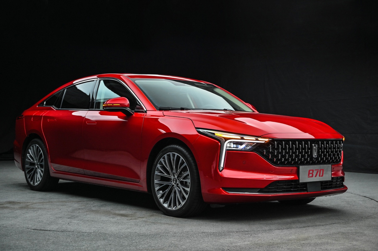 Bestune B70 zdobywa polski rynek: setka zamówień na Poznań Motor Show i konkurencja w szoku