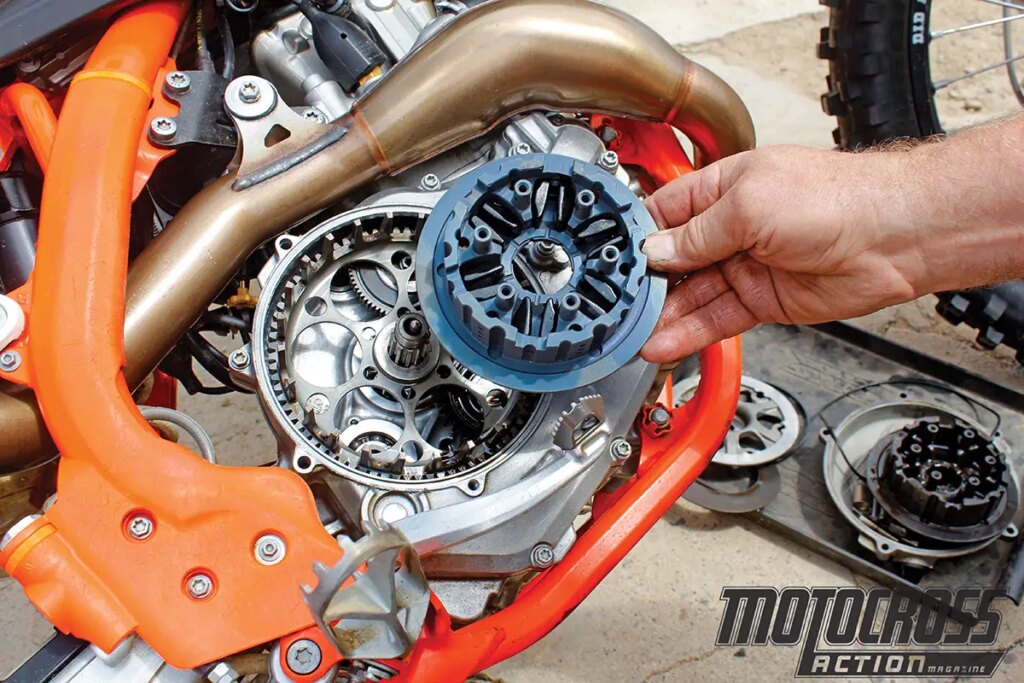 Problemy ze sprzęgłem: Jak rozpoznać usterki i kiedy udać się do mechanika?