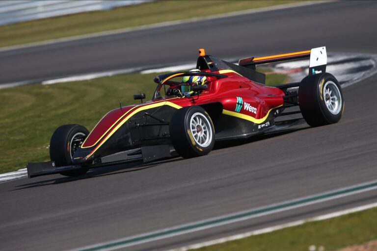 Piotr Orzechowski zadebiutuje w Brytyjskiej Formule 4 – nowy rozdział kariery młodego kierowcy z Polski