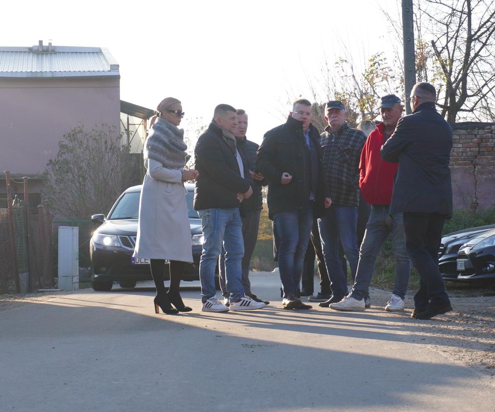 Znak ograniczenia prędkości przed progiem zwalniającym: niebezpieczne nieporozumienie kierowców