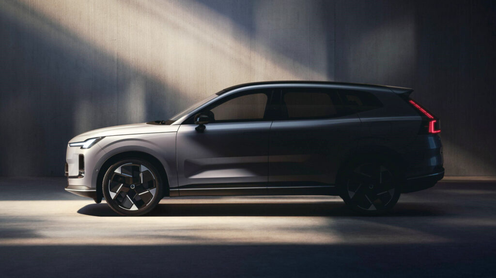 Volvo XC70: Nowa era wydłużonych hybryd plug-in z 124 milami zasięgu elektrycznego w Chinach