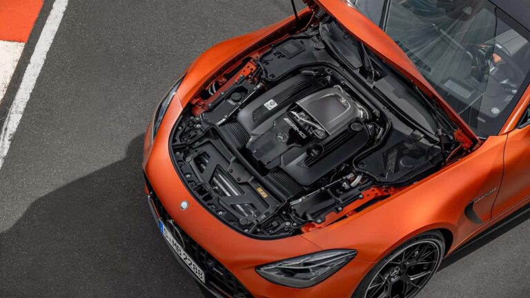 Mercedes-AMG stawia na potęgę V-8 w erze elektryfikacji samochodów