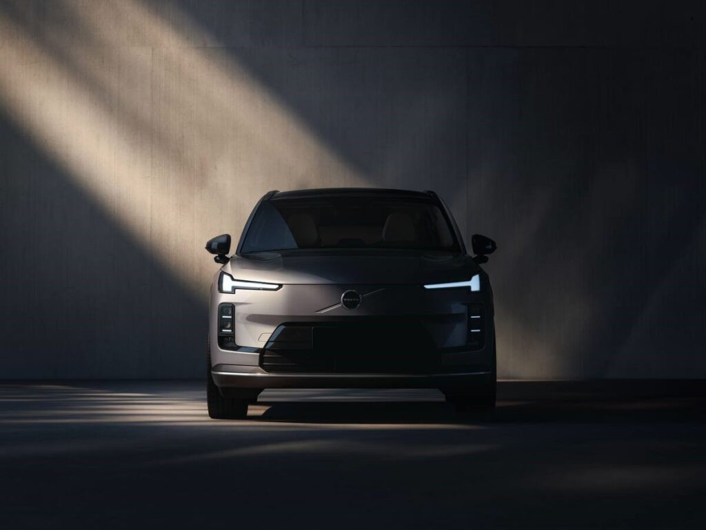 Nowe Volvo XC70: Powrót legendarnego modelu w hybrydowej odsłonie SUV-a