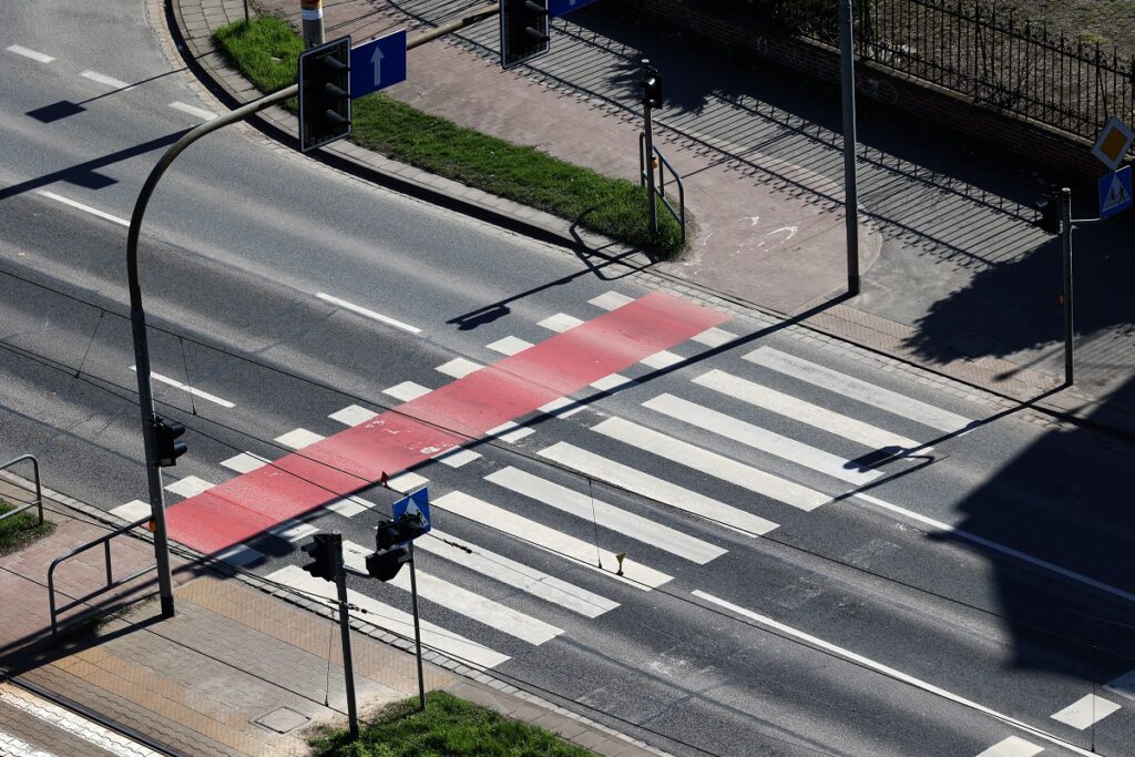 Bezpieczeństwo na przejazdach rowerowych: Co każdy cyklista powinien wiedzieć o pierwszeństwie