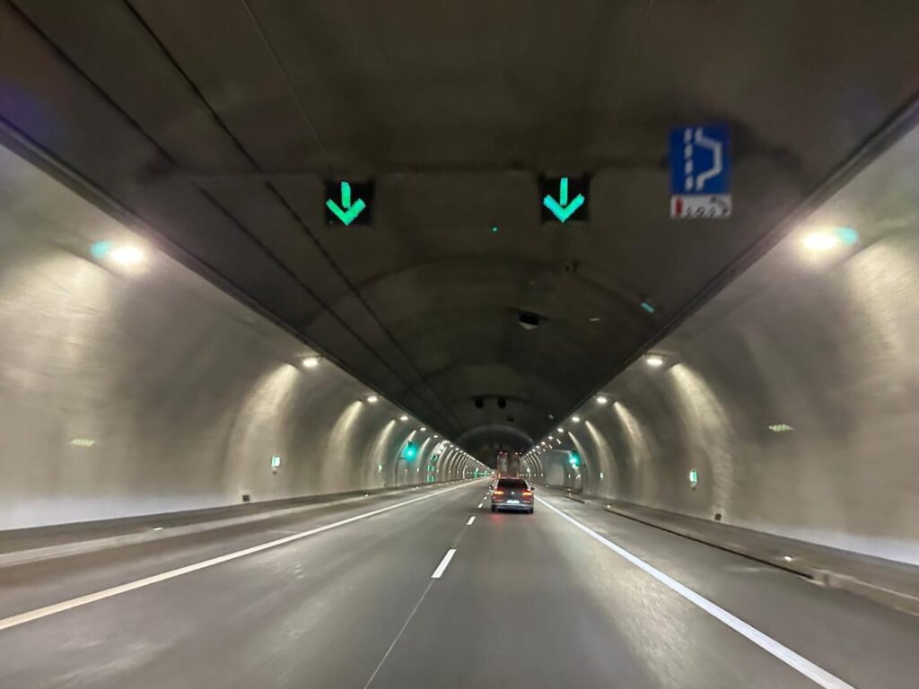 Majówka w tunelu pod Luboniem Małym: 20 milionów przejazdów i rekordowy ruch na Zakopiance