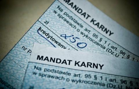 Wybrany obrazek dla artykułu: Nowe mandaty za przekroczenie prędkości w Polsce 2025 – stawki, punkty, zmiany