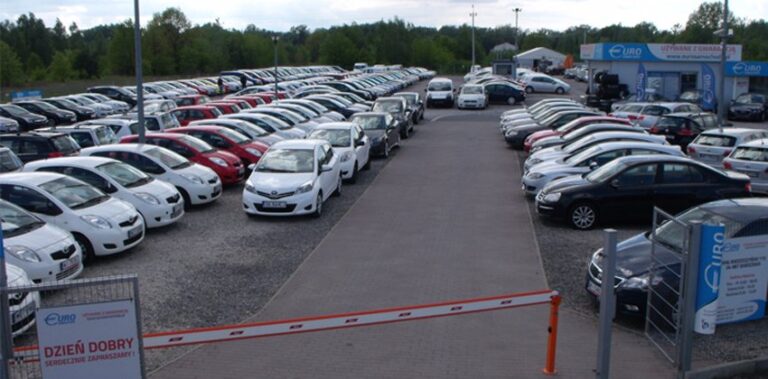 Wybrany obrazek dla artykułu: Samochody używane 2025: Jak bezpiecznie kupić i nie przepłacić? [PORADNIK]