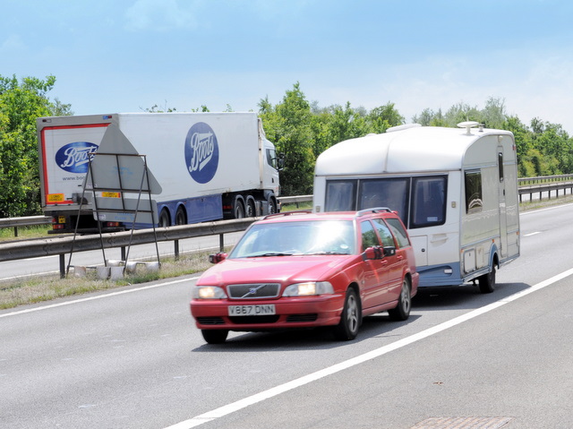 Zmiana w e-TOLL. Osobówka z przyczepą nie zapłaci za drogi