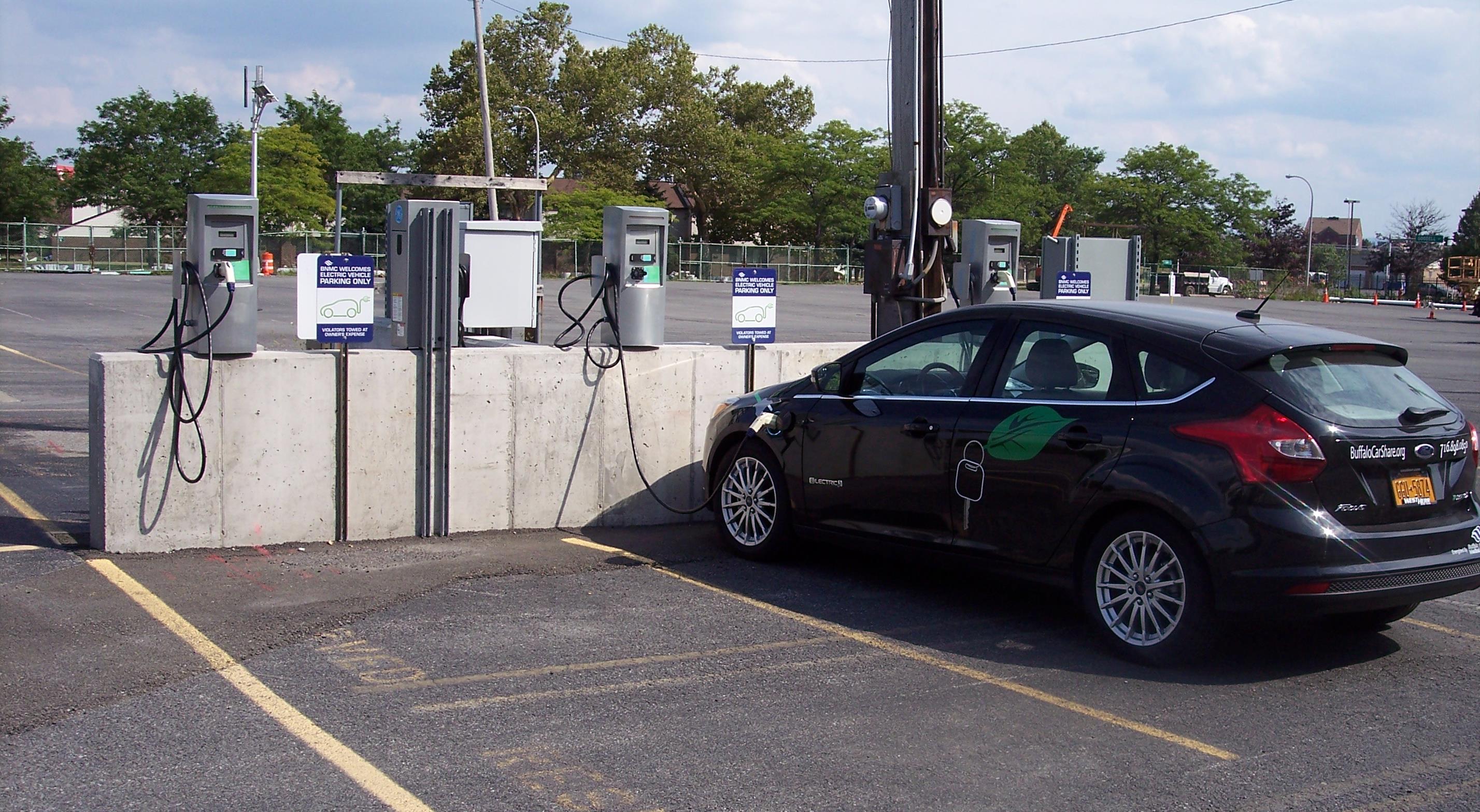 Nowe samochody elektryczne muszą piszczeć. Za brak dźwięku producent zapłaci, a kierowca to usłyszy
