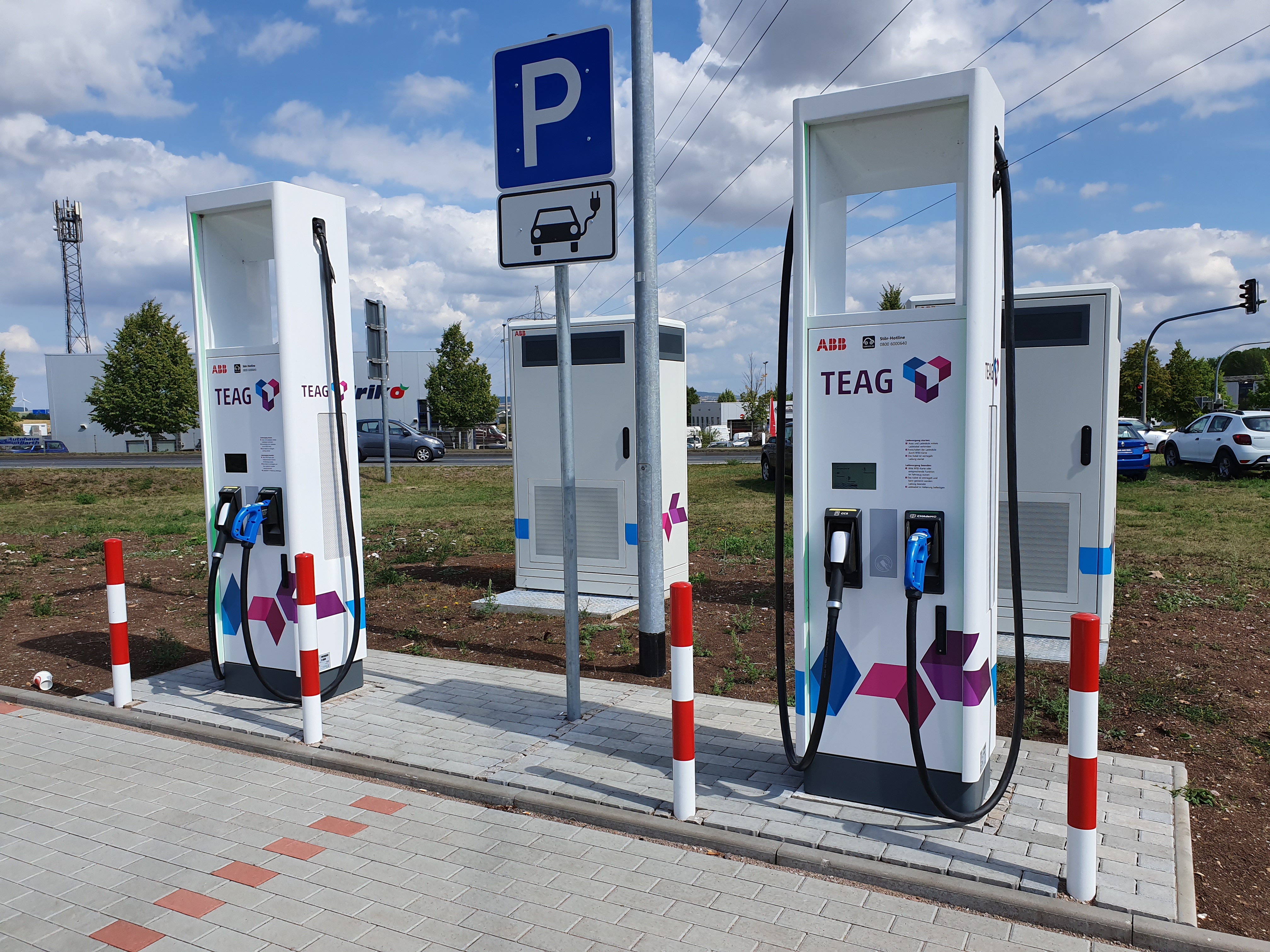 Samochody elektryczne 2026 - ile realnie kosztują, jak ładować i gdzie czają się pułapki?