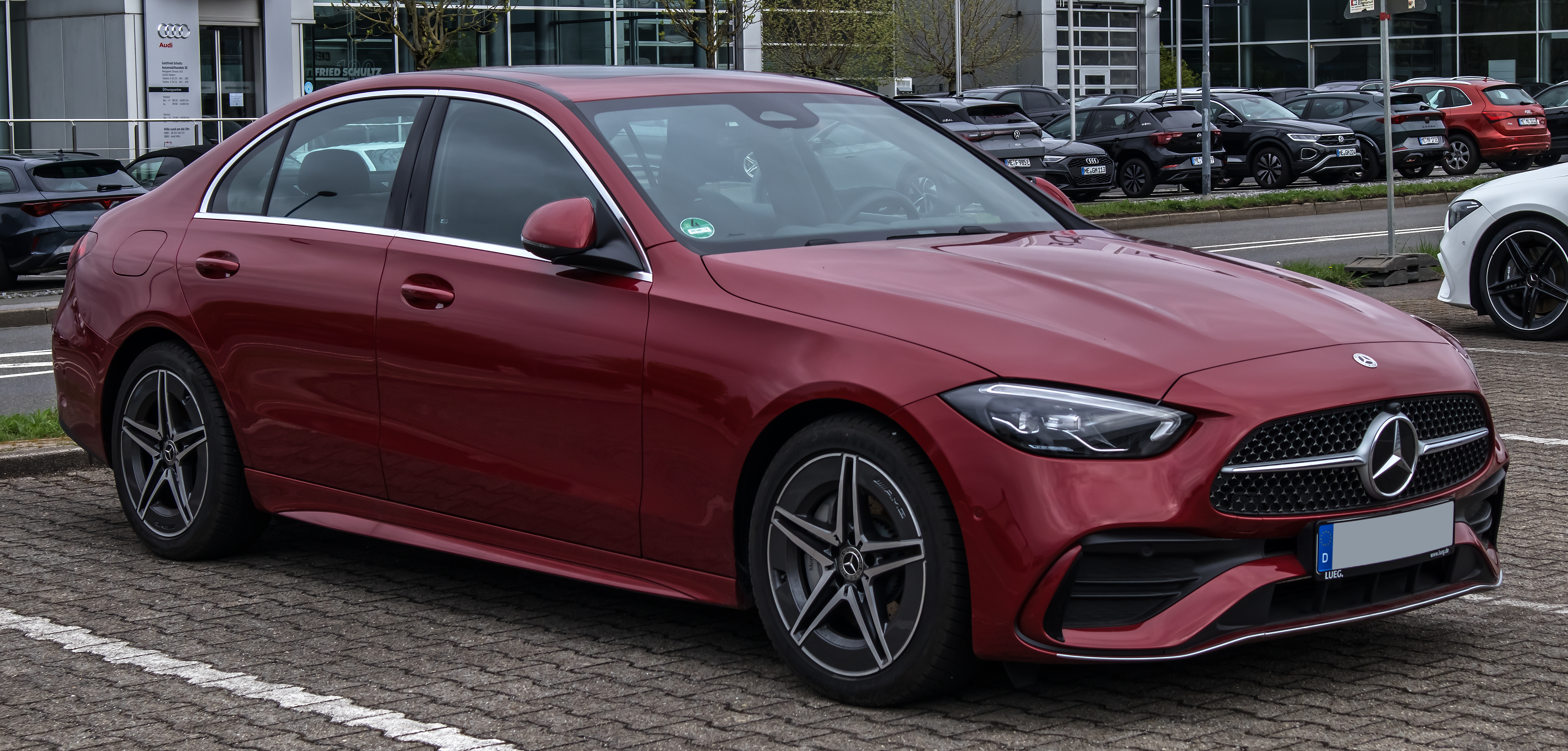 Wynajem długoterminowy Mercedes w 2026 - raty, co obejmuje umowa i ile odliczy firma
